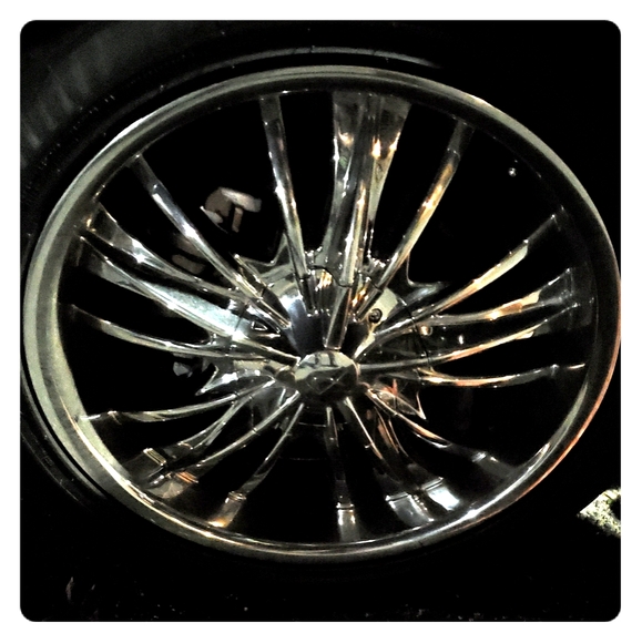 4 20 inch chrome rims and wheels - Picture 1 of 1